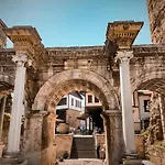Apartment Hadrian Nest & 3br Opposite Hadrians Gate Antalya