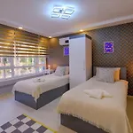Hadrian Nest & 3br Opposite Hadrians Gate Antalya