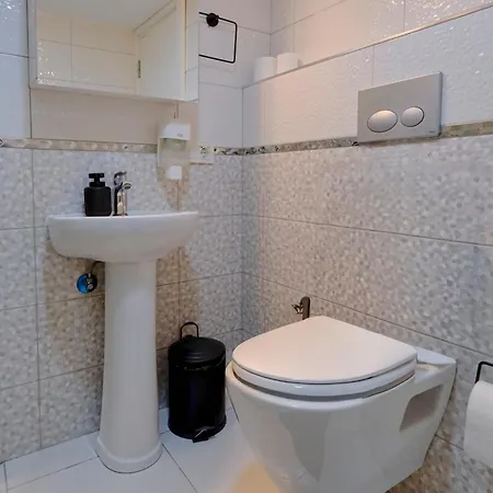 Apartment Hadrian Nest 3br Opposite Hadrian Gate