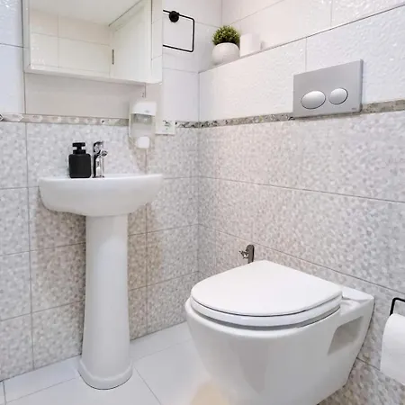 Hadrian Nest 3br Opposite Hadrian Gate Antalya