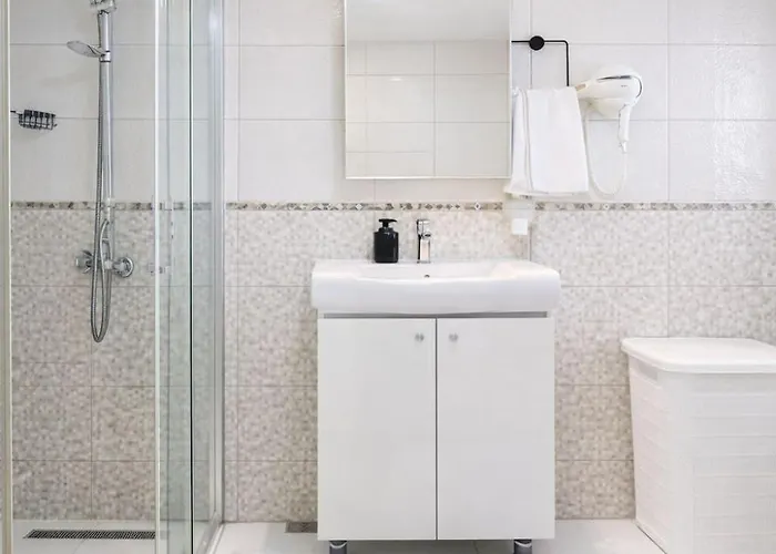 Апартаменты Hadrian Nest & 3Br Opposite Hadrians Gate